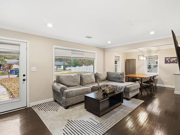 3rd image of 1373 Benteen Way SE