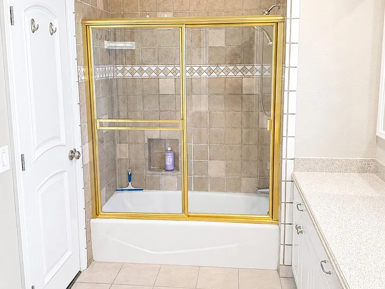 16068 Summershade Dr — Photo 10