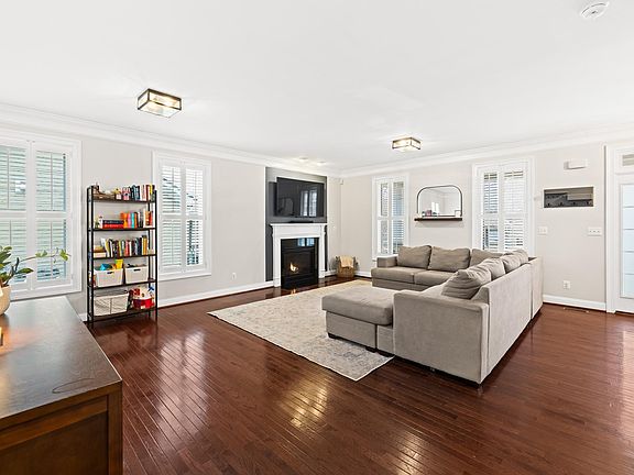 5th image of 2855 Shannon Glen Ct