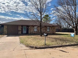 302 E Garden Dr, Iowa Park, TX 76367