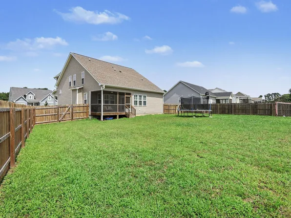 201 Noramac Ct, Selma, NC 27576