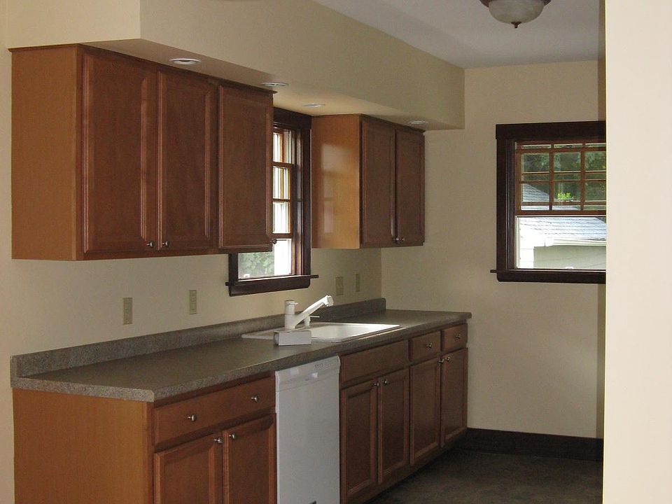 2nd image of 38 Redfern Dr