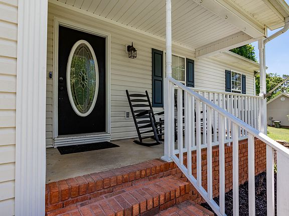 5th image of 618 Howard Leonard Rd