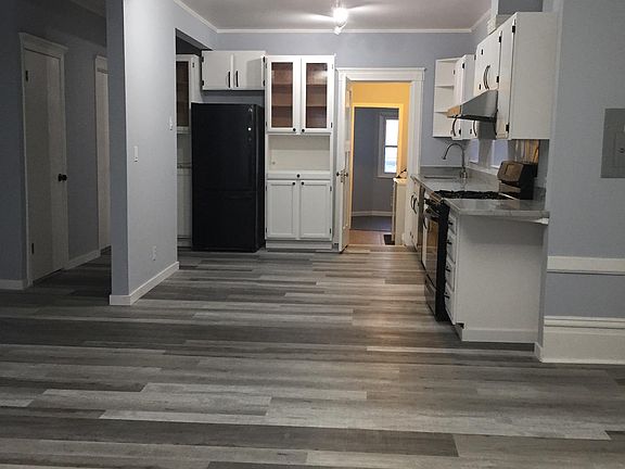 3rd image of 376 31st Ave