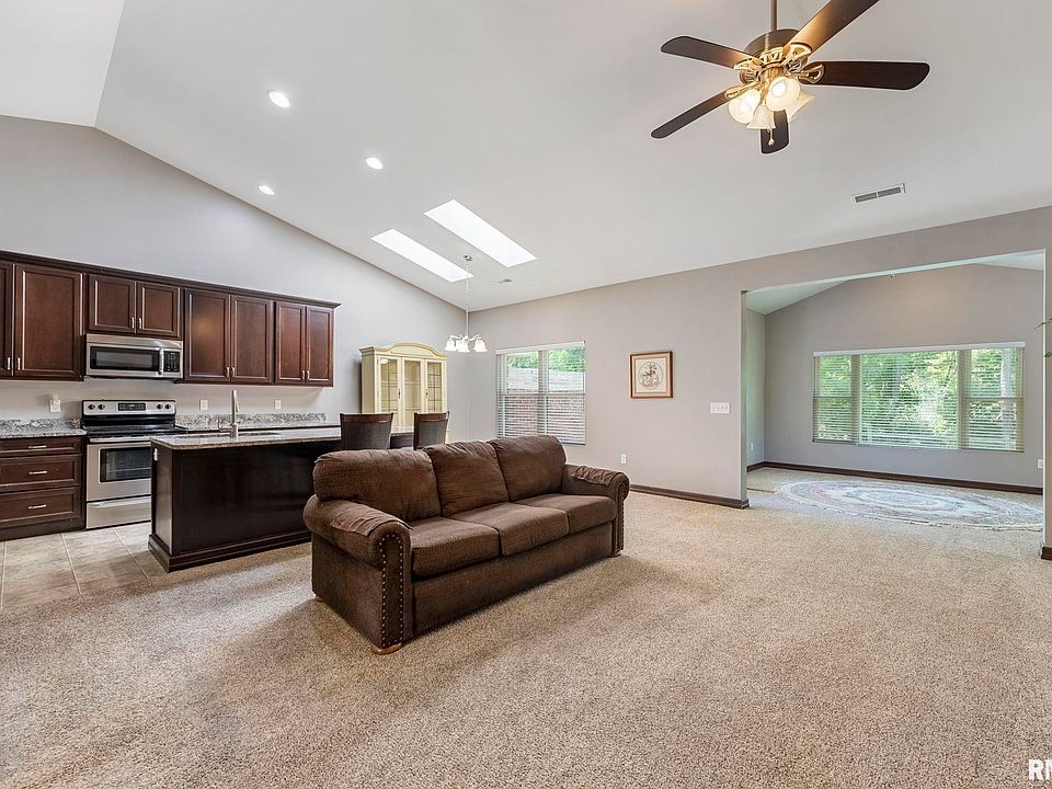 220 12th Ave, Moline, IL 61265 Zillow