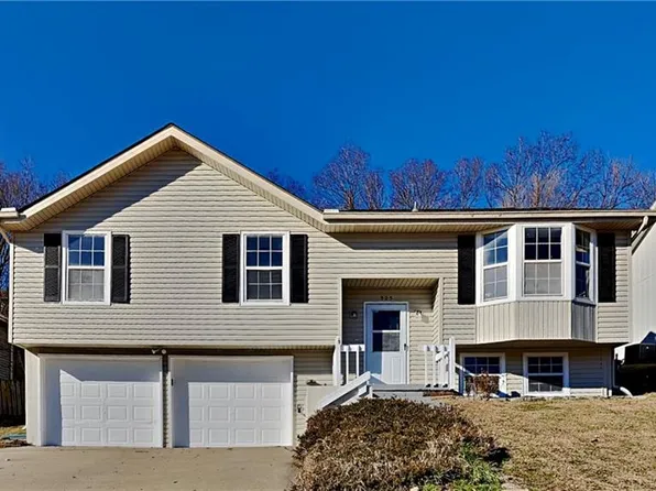 325 Fawn Valley St, Lansing, KS 66043
