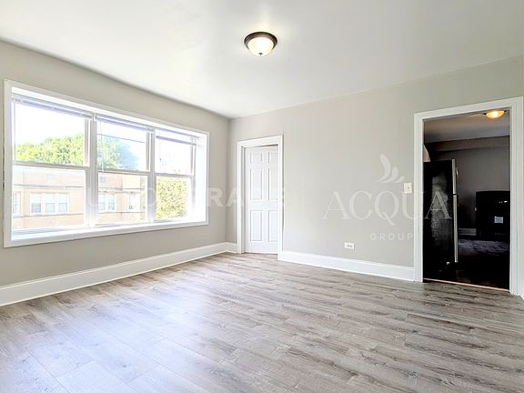 3rd image of 6300 N Oakley Ave #3