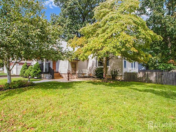 3rd image of 85 Othen St
