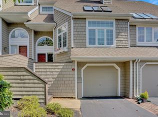 29 Newport Dr, Chesterbrook, PA 19087
