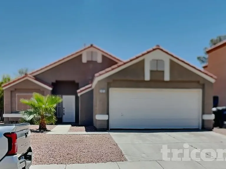 1121 Indian Hedge Dr — Photo 2