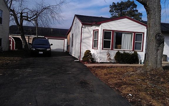 2nd image of 134 E Streamwood Blvd