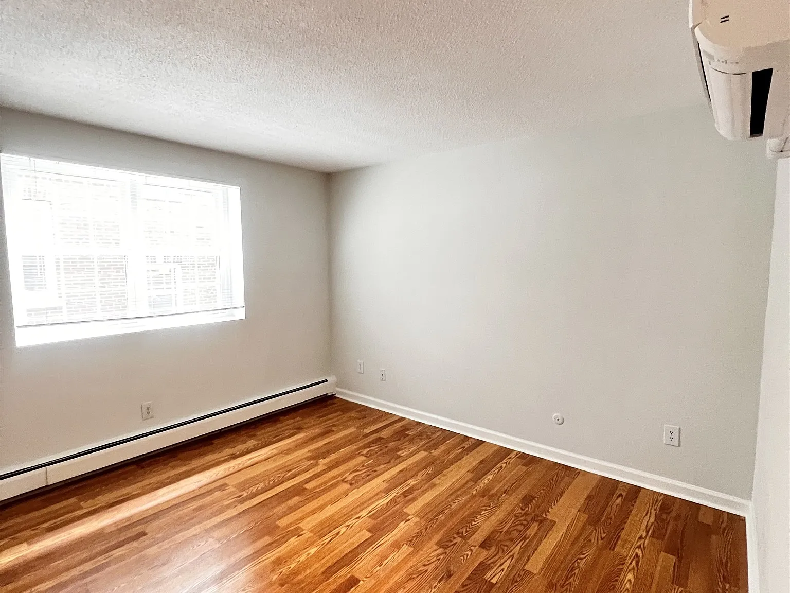 2 bed, 800 sqft, $3,200 — Photo 3