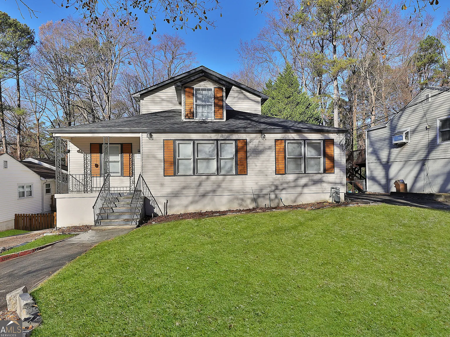 8 bed, 6.0 bath, 5000 sqft, $14,000 — Photo 2