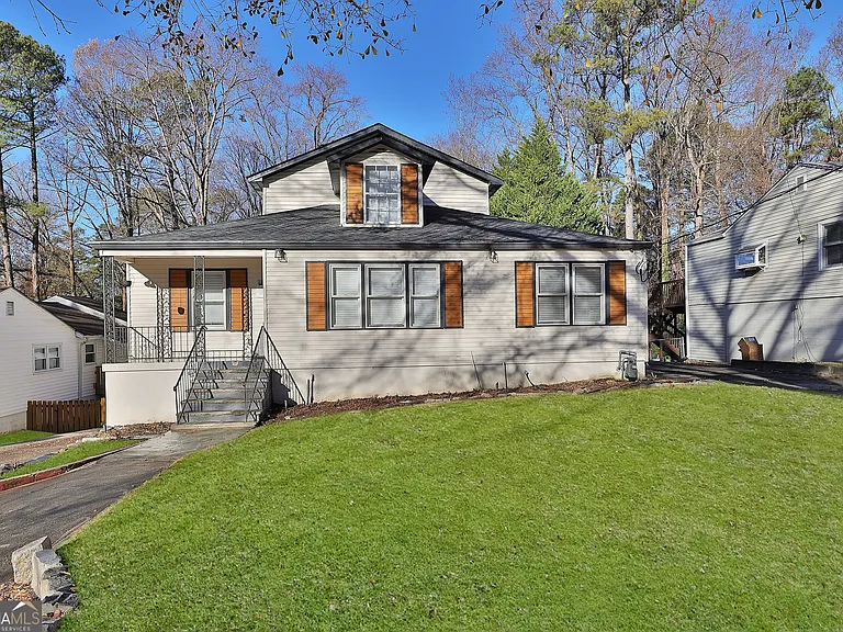 1100 Janes Ln NE — Photo 2