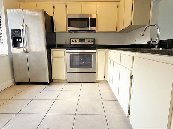 2nd image of 2211 Lancewood Ct