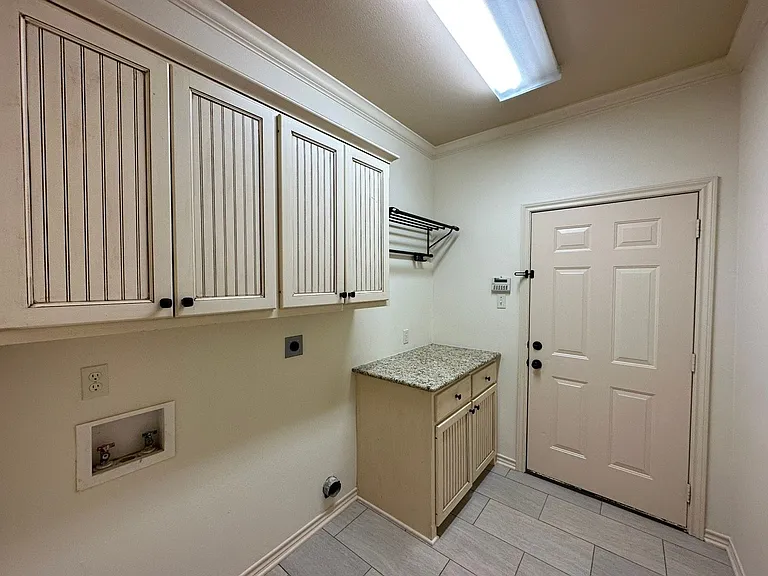 626 Huntwick Ln — Photo 21