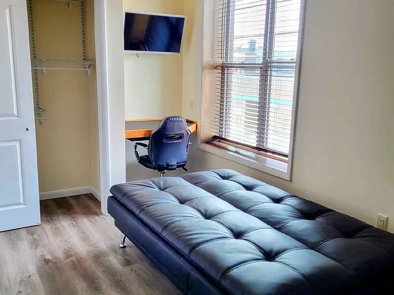 Holly Brook Apartments — Photo 41