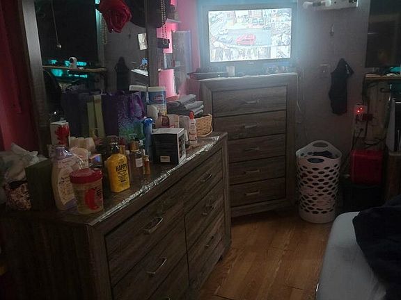 4th image of 25 Morton Pl