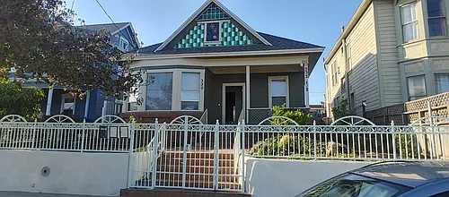 330 W 10th St Photo 1