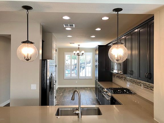 2nd image of 606 E Brisa Dr