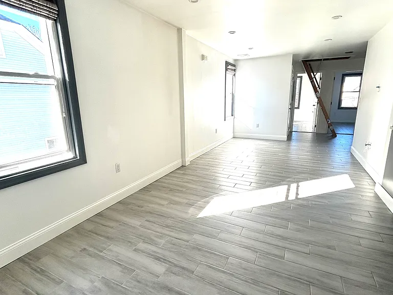 19 Oak St #2 — Photo 6