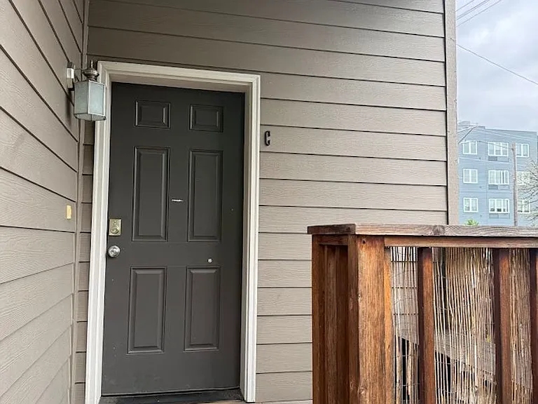 3324 SE 11th Ave — Photo 1
