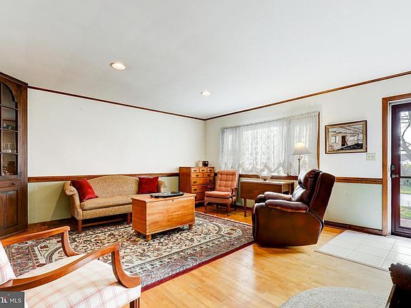 5th image of 753 Walnut St