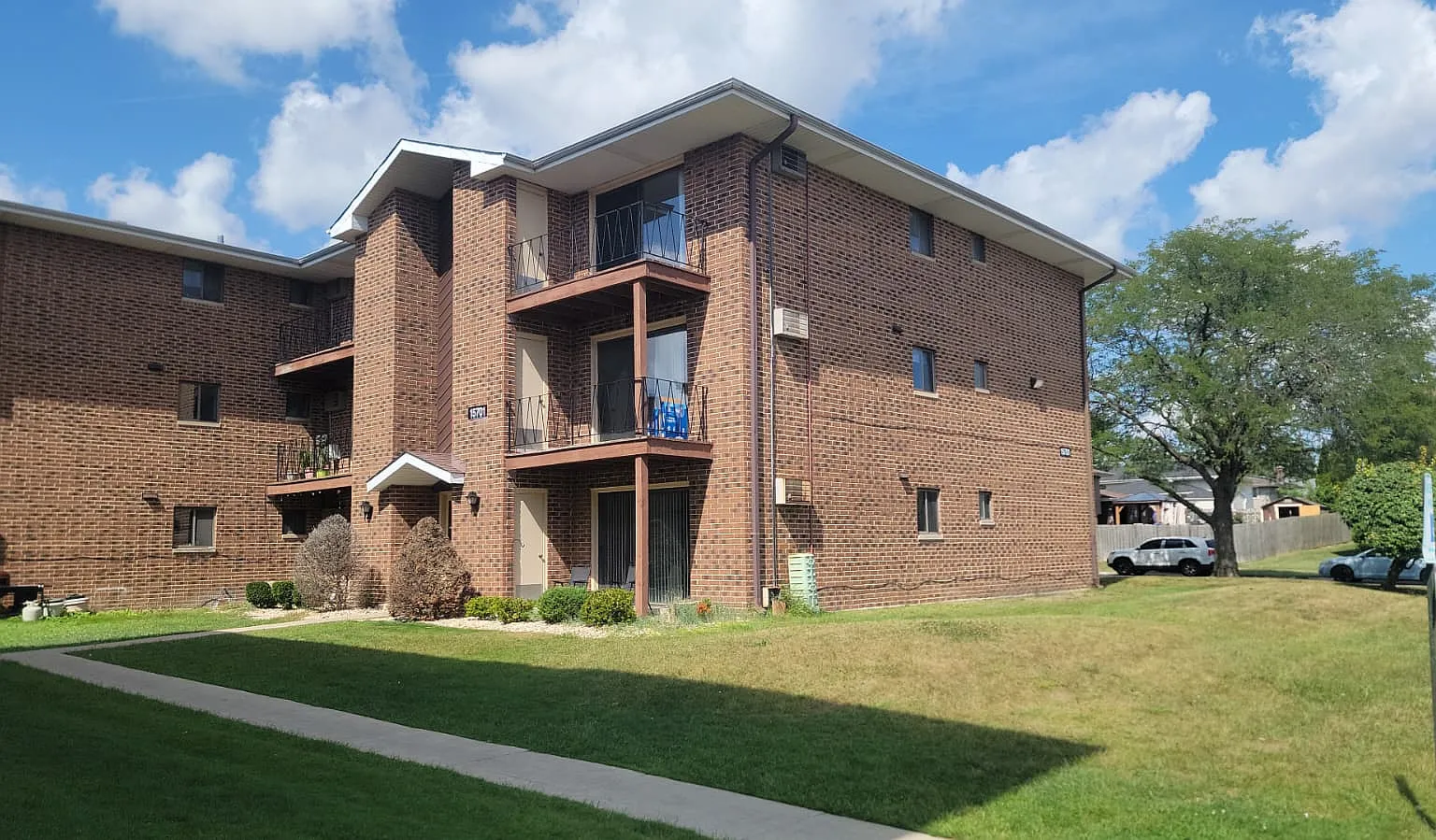 2 bed, 950 sqft, $1,700 — Photo 1