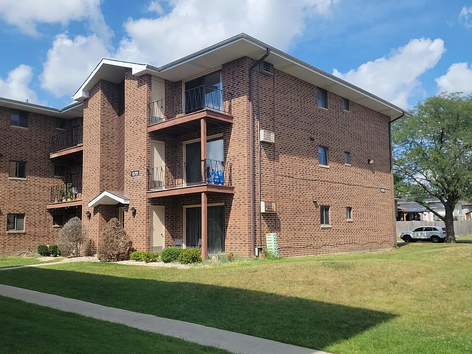15701 Reynolds Ln #2B-R