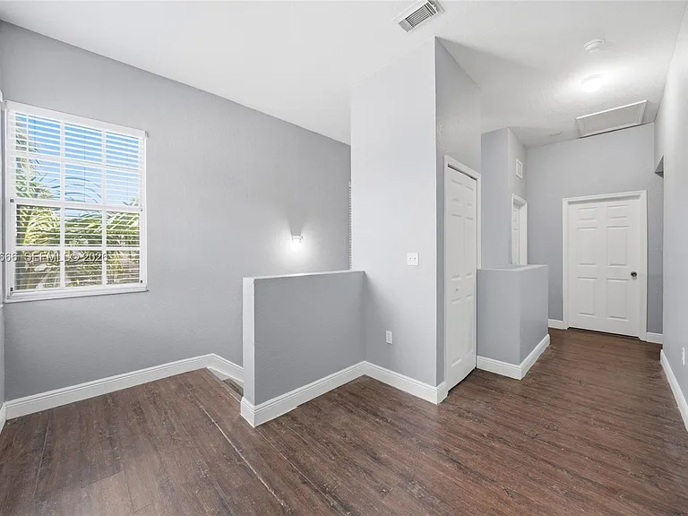 902 SW 8th Pl #1 — Photo 5