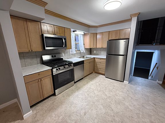 2nd image of 3 Trinity Ln