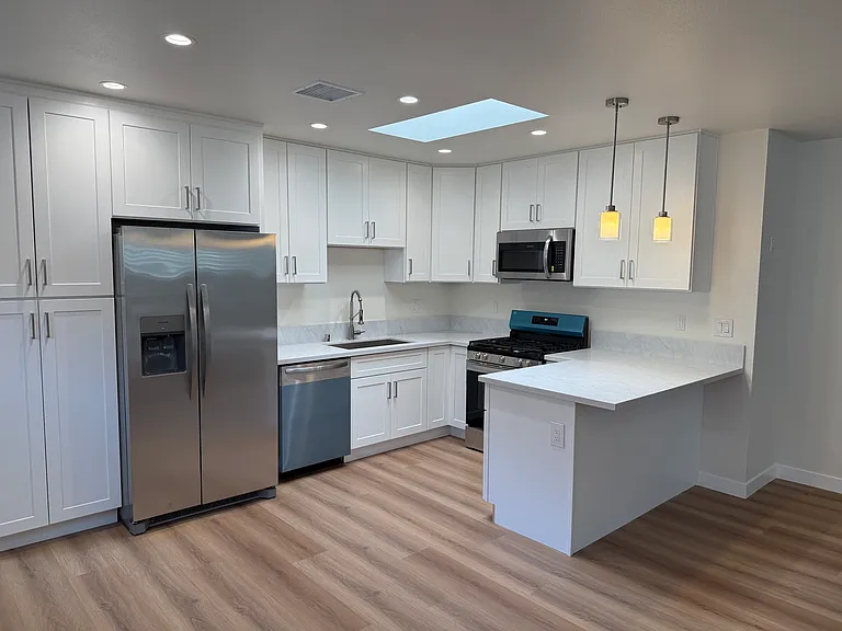 15623 Van Ness Ave — Photo 2