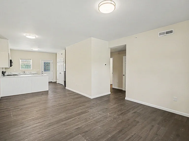 29 Warsaw Ave #1 — Photo 11
