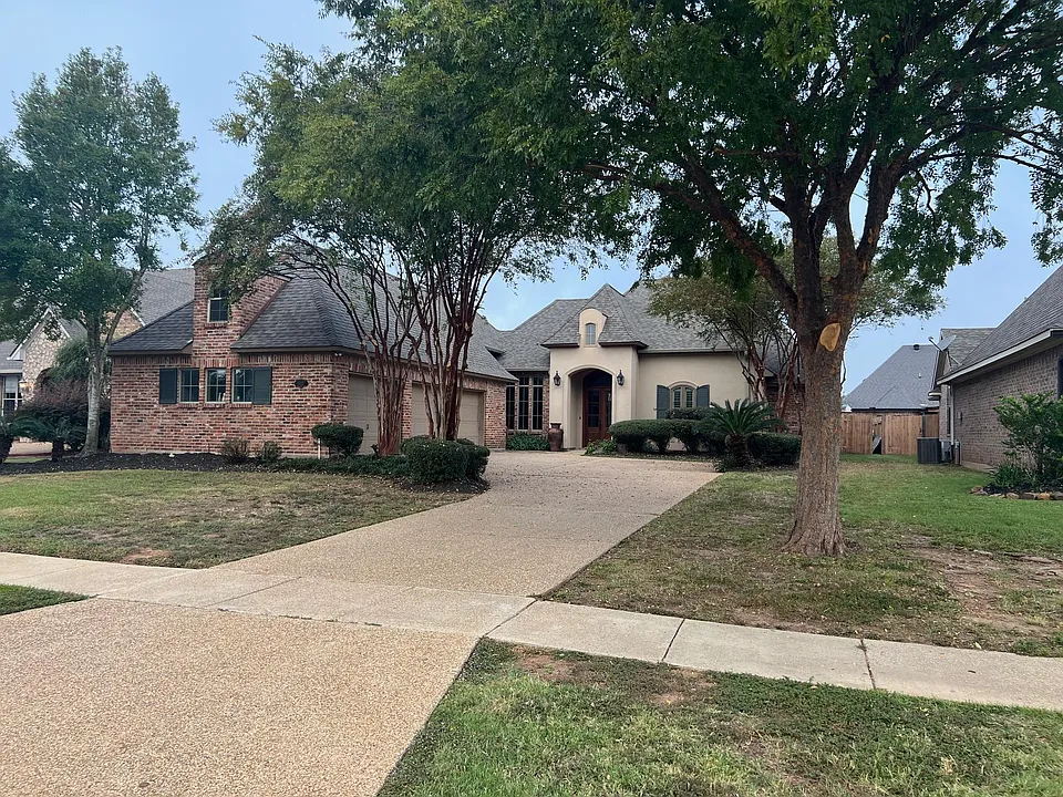 9322 Milbank Dr