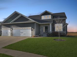 1109 Willow Creek Dr, Bloomington, IL 61705