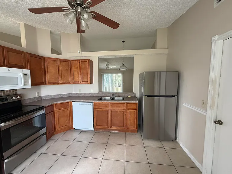 2342 SW Bayshore Blvd — Photo 4
