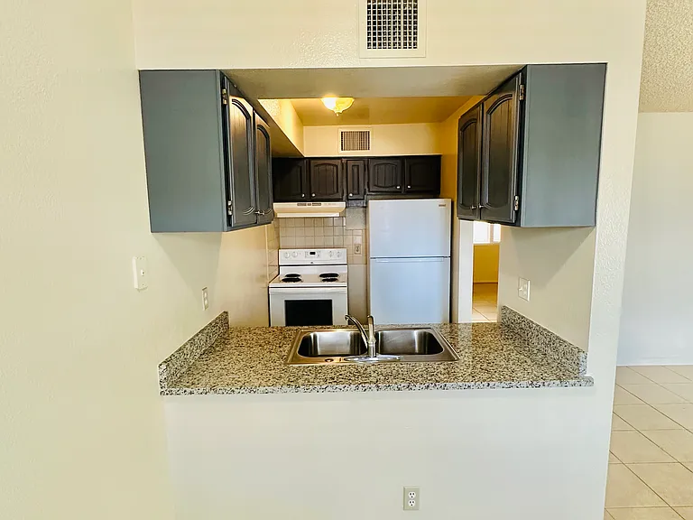 10032 N 15th St #2 — Photo 9