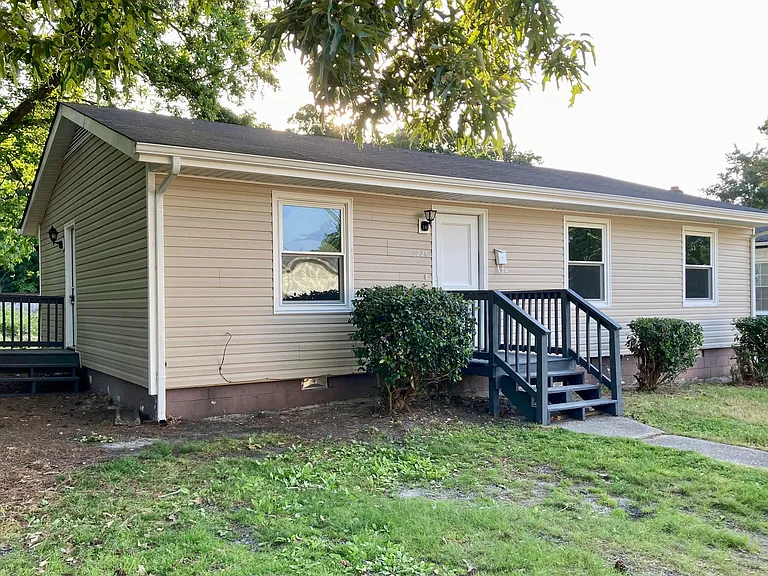 1226 Montgomery Ave — Photo 1