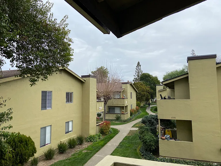 The Foothills Apartments — Photo 11