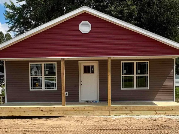227 N Lincoln Ave, Oakland City, IN 47660