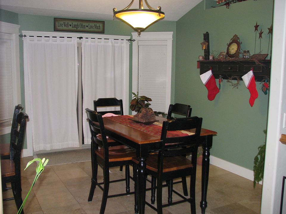 2nd image of 1811 Clements Ln
