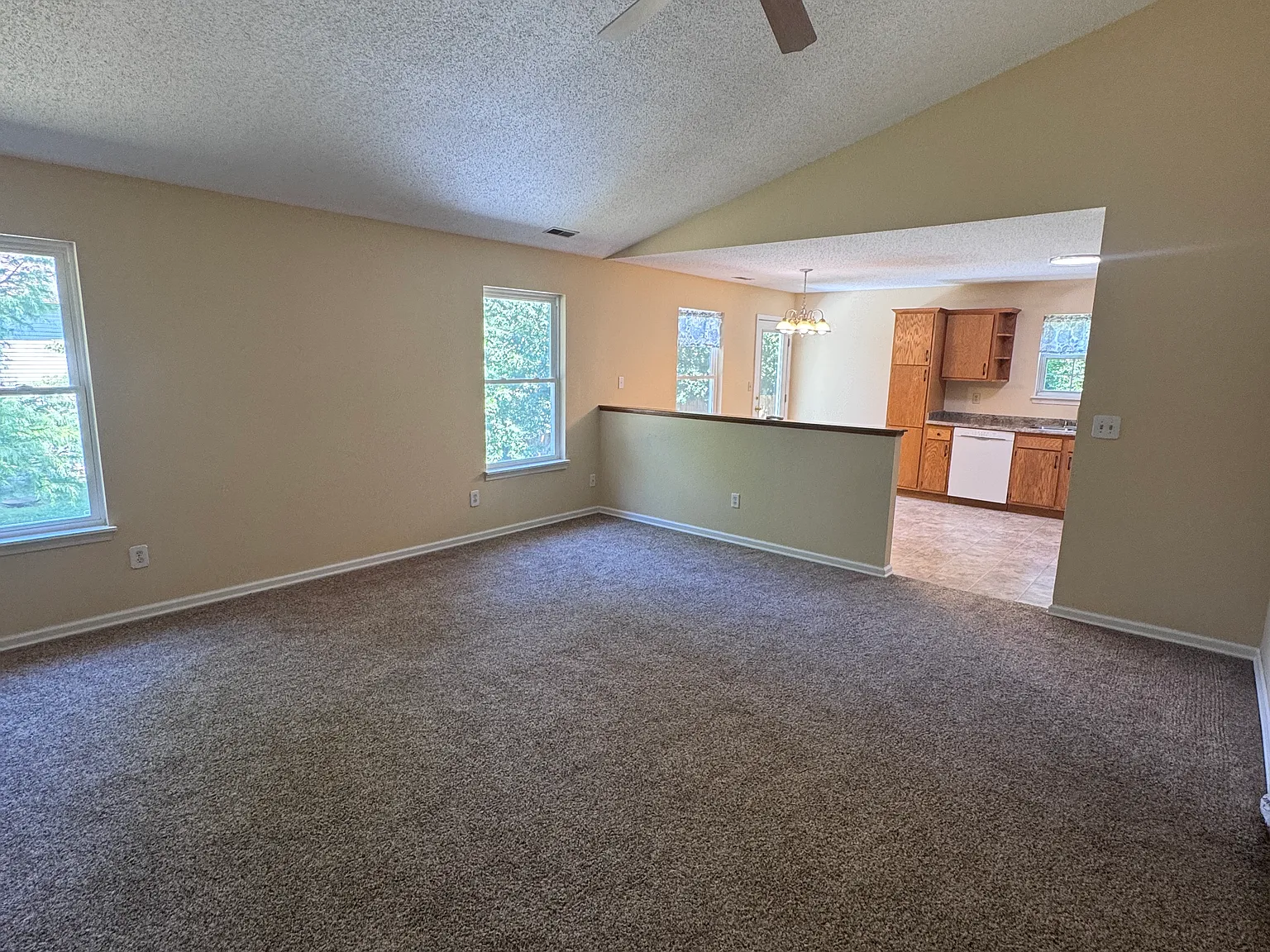 3 bed, 1410 sqft, $2,200 — Photo 3