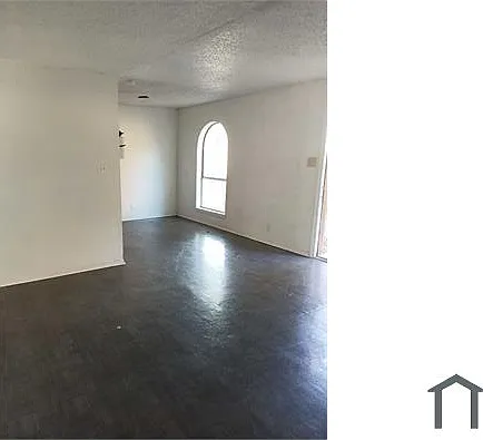 1202 E Houston St — Photo 2