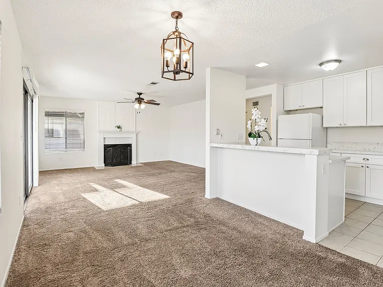 450 W Vermont Ave — Photo 8