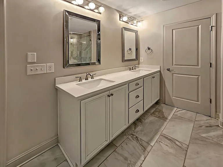 2142 Coventry Dr — Photo 35