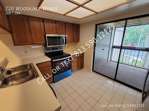 4th image of 220 Woodlake Wynde