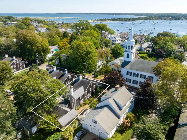 44 S Summer St, Edgartown, MA 02539