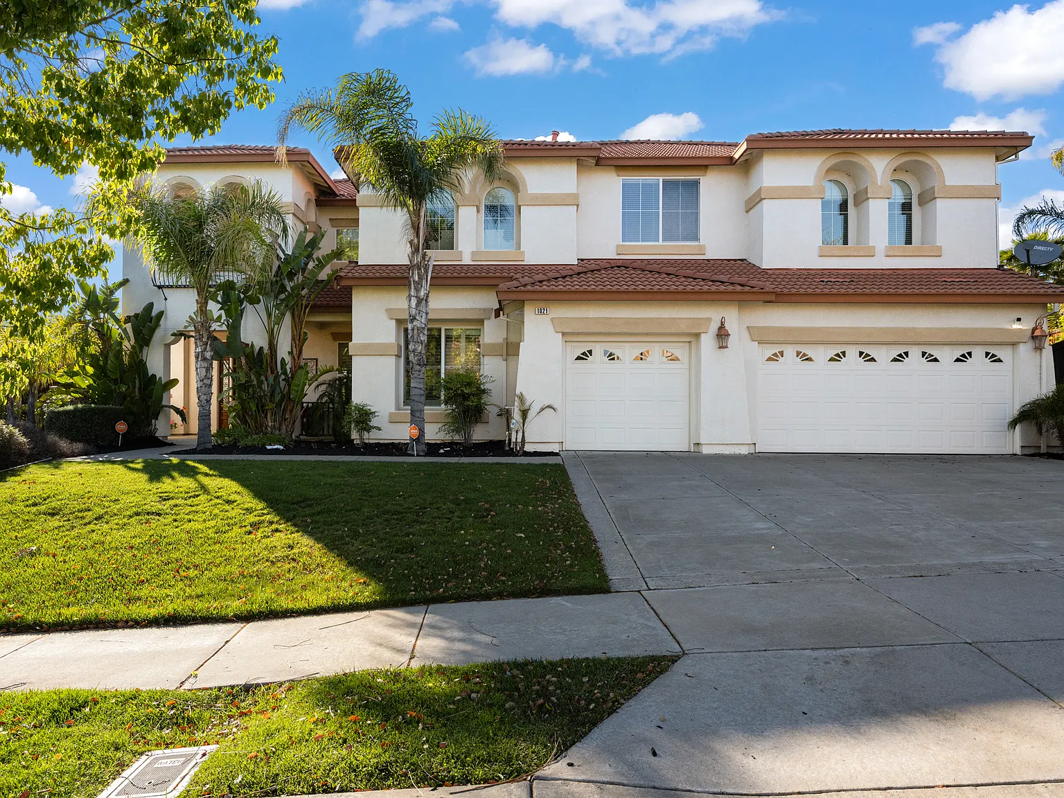 5 bed, 4843 sqft, $5,100 — Photo 3