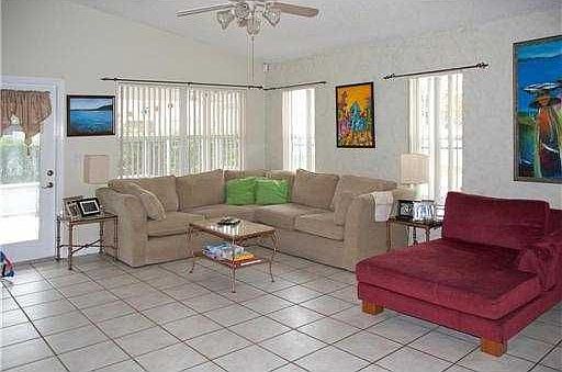 4th image of 208 NW 20th St