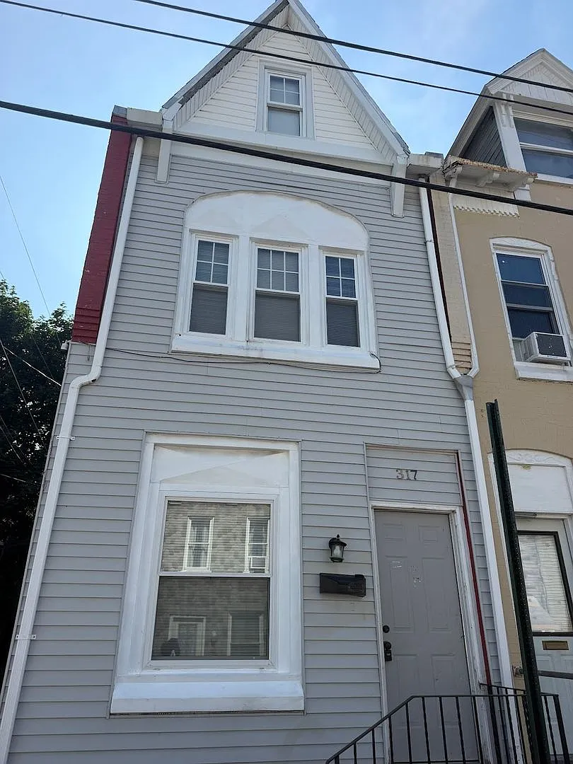 3 Bedroom House — Photo 2